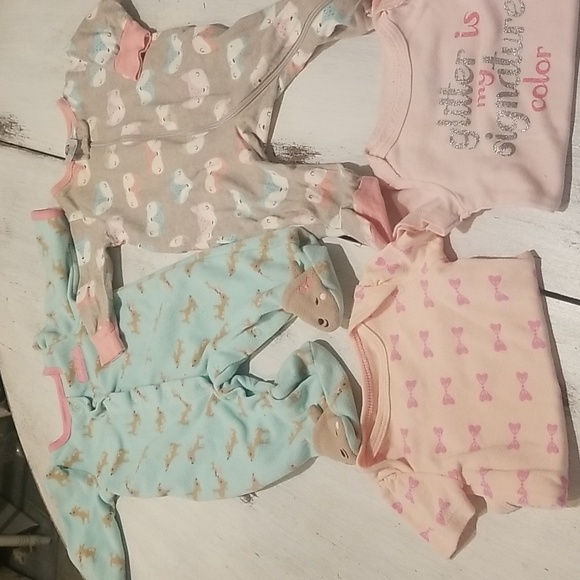 **Baby Girls Sleepers & Onesies Bundle Size 0-3 Months - Picture 1 of 5